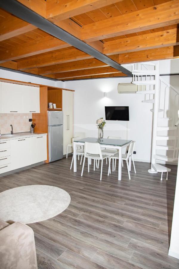 Easy - And Navigli Mailand